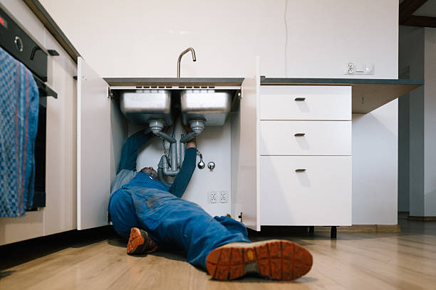 Professional Plumbing technician working in Deerfield, OH